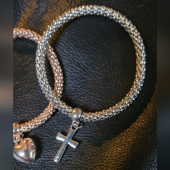 Mark by Avon Stretch bracelet set rosegold  heart & silver cross - Picture 5 of 6